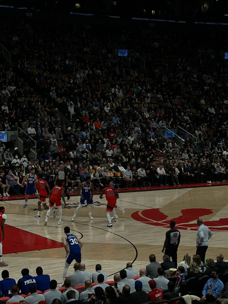 truenorthrachel's tweet photo. How it looks tonight at the Raptors game 🏀 🍁 https://t.co/TtaOsTPepi