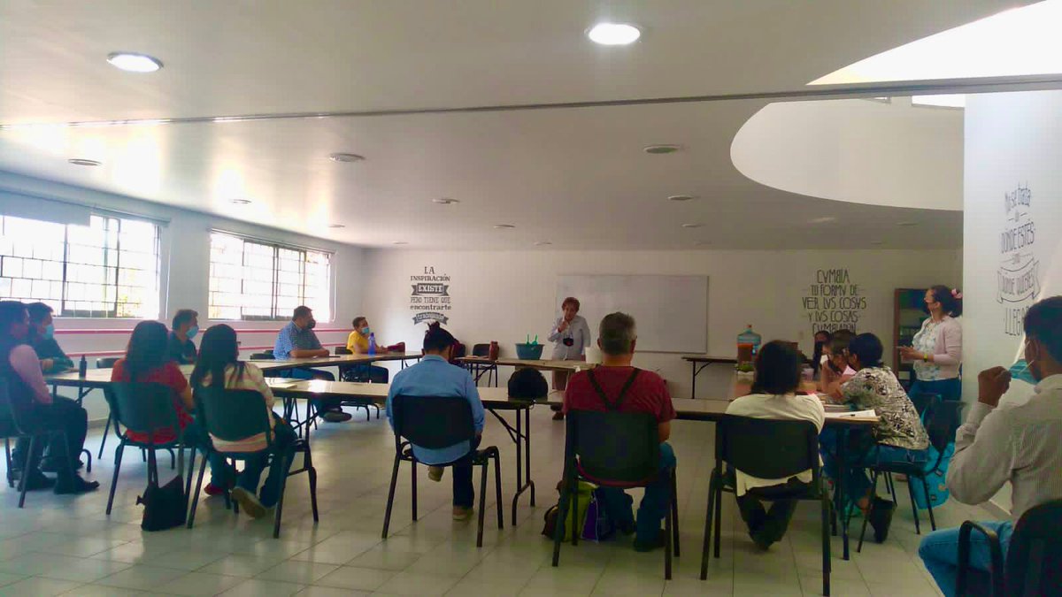 AmbienteEdomex's tweet photo. Conocer la siembra y desarrollo de la Dalia, flor nacional, para su conservación; es el propósito del taller sobre “Germinación” dirigido a la comunidad local y voluntarios de @CitibanamexCS e impartido por #AsociaciónMexicanaDeLaDalia y la #CGCE de la #SMA en el #CentroCemex. https://t.co/yKW4vfSZbU