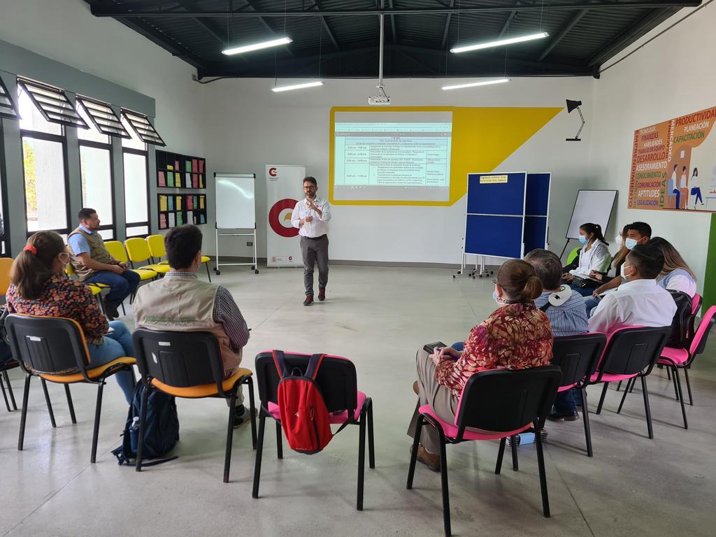 AECID_Honduras's tweet photo. Como parte de la gira a los municipios del #CorredorLenca, se llevó hoy a cabo un valioso taller entre Alcaldías de #Yamaranguila, #Intibucá y #LaEsperanza, representantes de @AECID_es @CooperacionAND @ihahhn #Funide y Aguas de la Esperanza https://t.co/OOFCxjlwMj