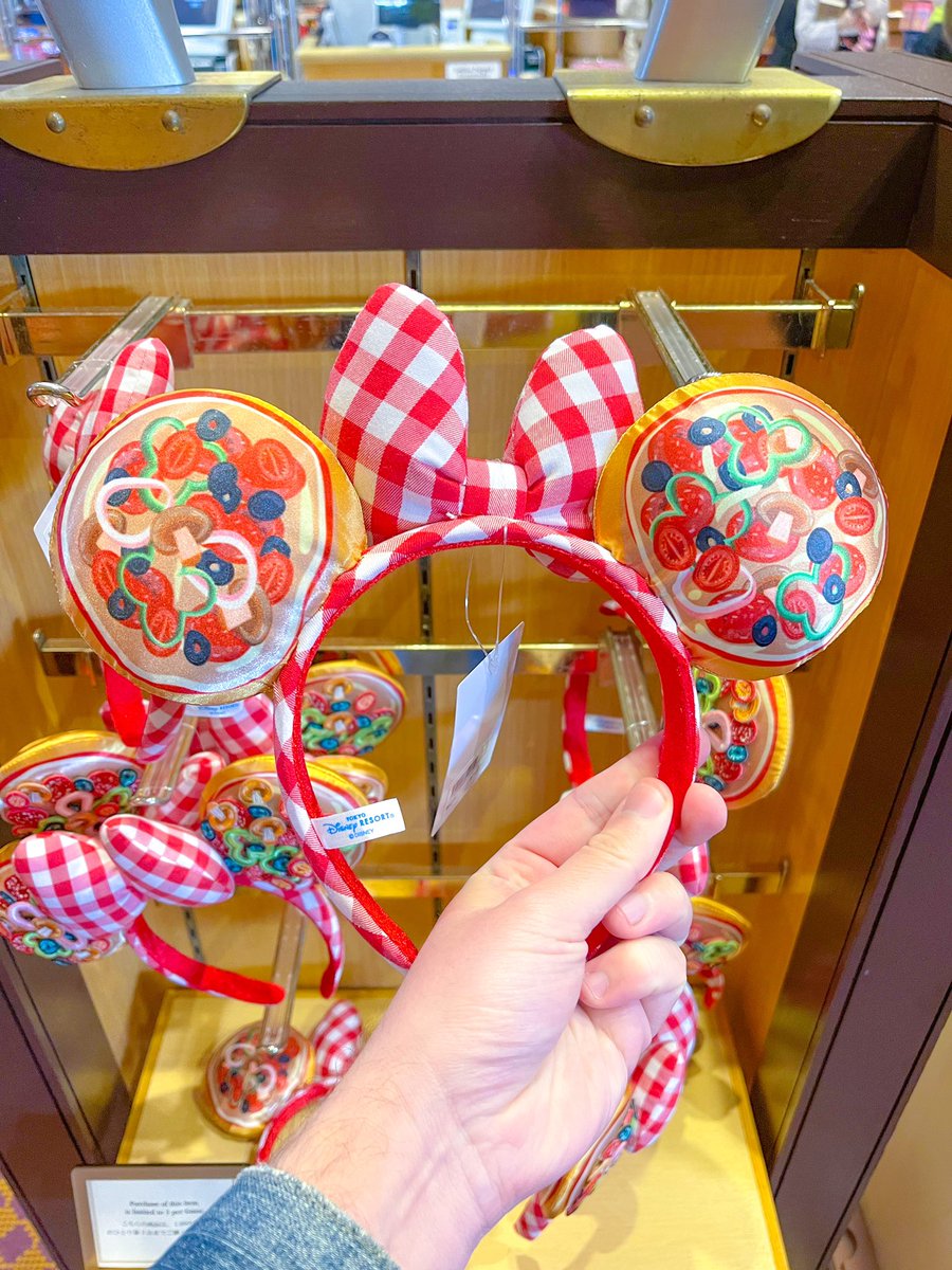 tdrexplorer's tweet photo. These new Minnie Pizza Ears are fantastic 🍕 https://t.co/4QB6Q4a5Vs