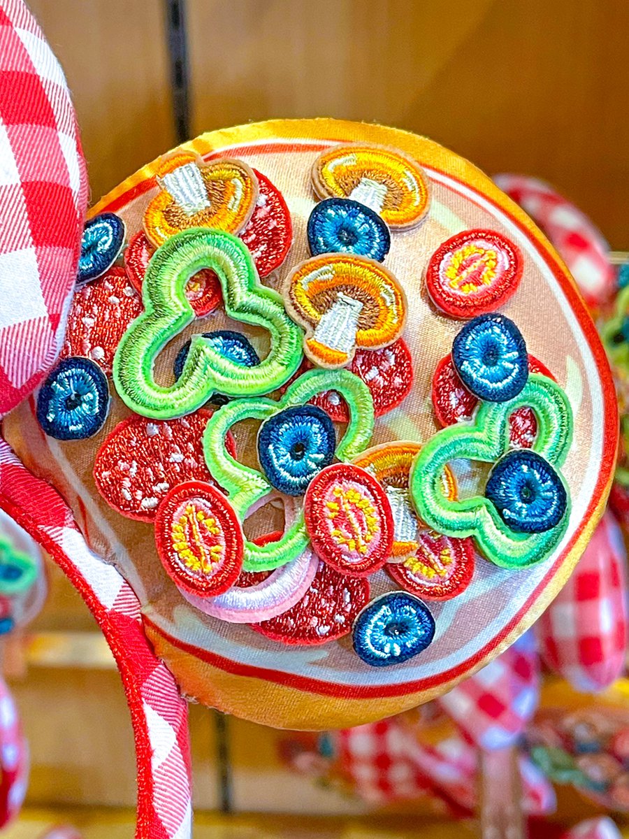 tdrexplorer's tweet photo. These new Minnie Pizza Ears are fantastic 🍕 https://t.co/4QB6Q4a5Vs