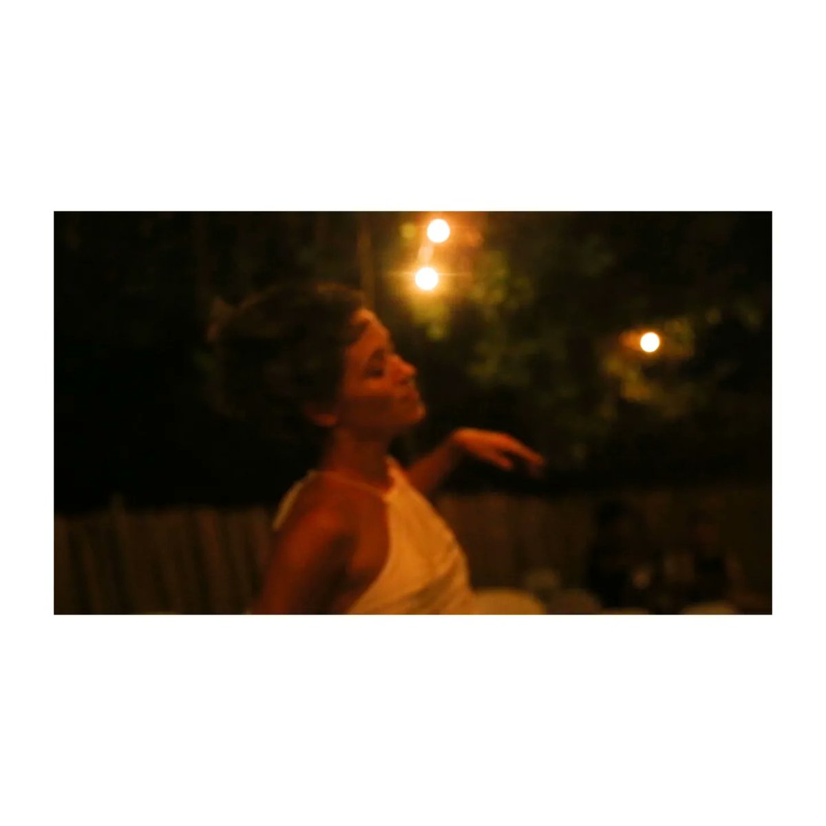 renatafortesm's tweet photo. Nazi (essa bailarina incrível) não tem Twitter, mas fica aqui um repost de #tbt da rede ao lado, pra lembrar que a bonita aqui em 2019 já fazia trampo de videodança. 

#mandafreela https://t.co/fhJ8AgSbuH