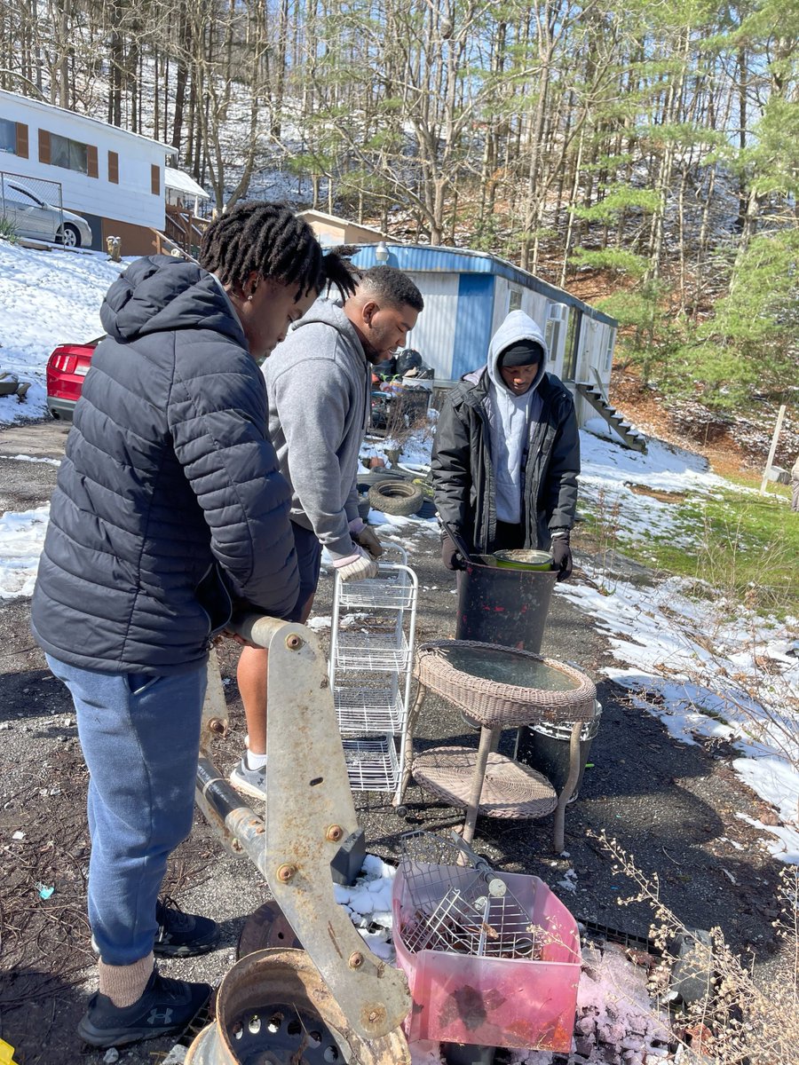 Before the pads came back on for spring ball, some of our guys spent time giving back to communities all over the world during spring break. 

See where they went and what they did⬇️

📰 bit.ly/3KoCxDy