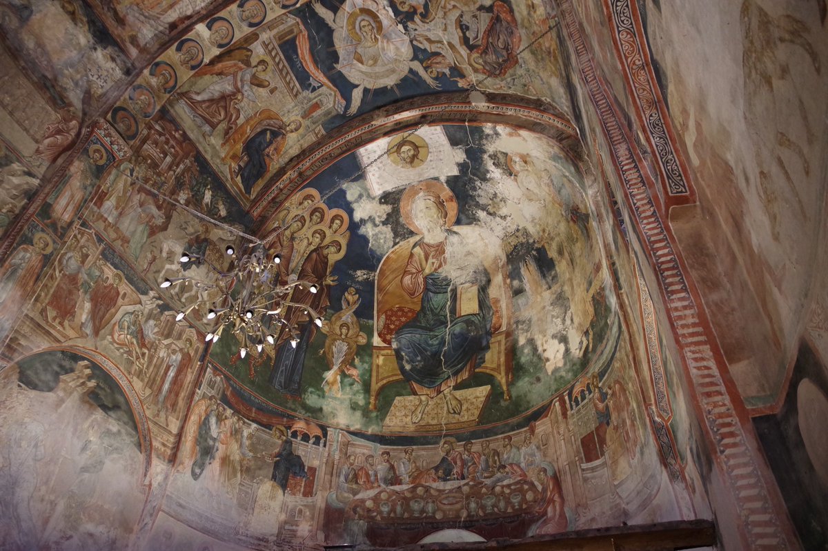 beyondborders23's tweet photo. #ウビサ #Ubisa 🇬🇪 / 今日のお目当てはここ、ウビサ修道院。9世紀建立、奥の塔(4階建)は12世紀。山間のちんまりした私好みの修道院。そしてフレスコ画が素晴らしい。かすれている風情が味があっていい! https://t.co/Eyr9oVCDfg