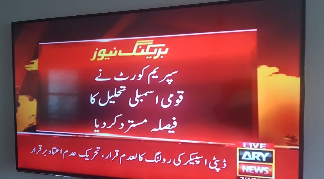 Sehrish500's tweet photo. کاش #عمران‌خان کبھی وزیراعظم بنتا ہی نا، ہمیں فرق نا پڑتا کہ نواز شریف وزیراعظم بن رہا یا زرداری، ہمیں پتا ہی نا ہوتا کہ خودداری اور غیرت مندی کیا ہوتی ہے...
تو آج ہم ٢٢ کروڑ عوام اس گندے نظام کے سامنے اتنے بےبس نا ہوتے
#آمریکا_کے_جج_جی��_گئے #یہ_جنگ_عمران_جیتے_گا
#Establishment https://t.co/DRG5keNJO8