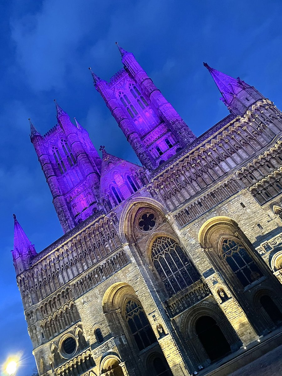 Lovely to be out reporting tonight and couldn’t ask for a better setting! 👀 @lovelincolnite <a href="/LincsCathedral/">Lincoln Cathedral</a>
