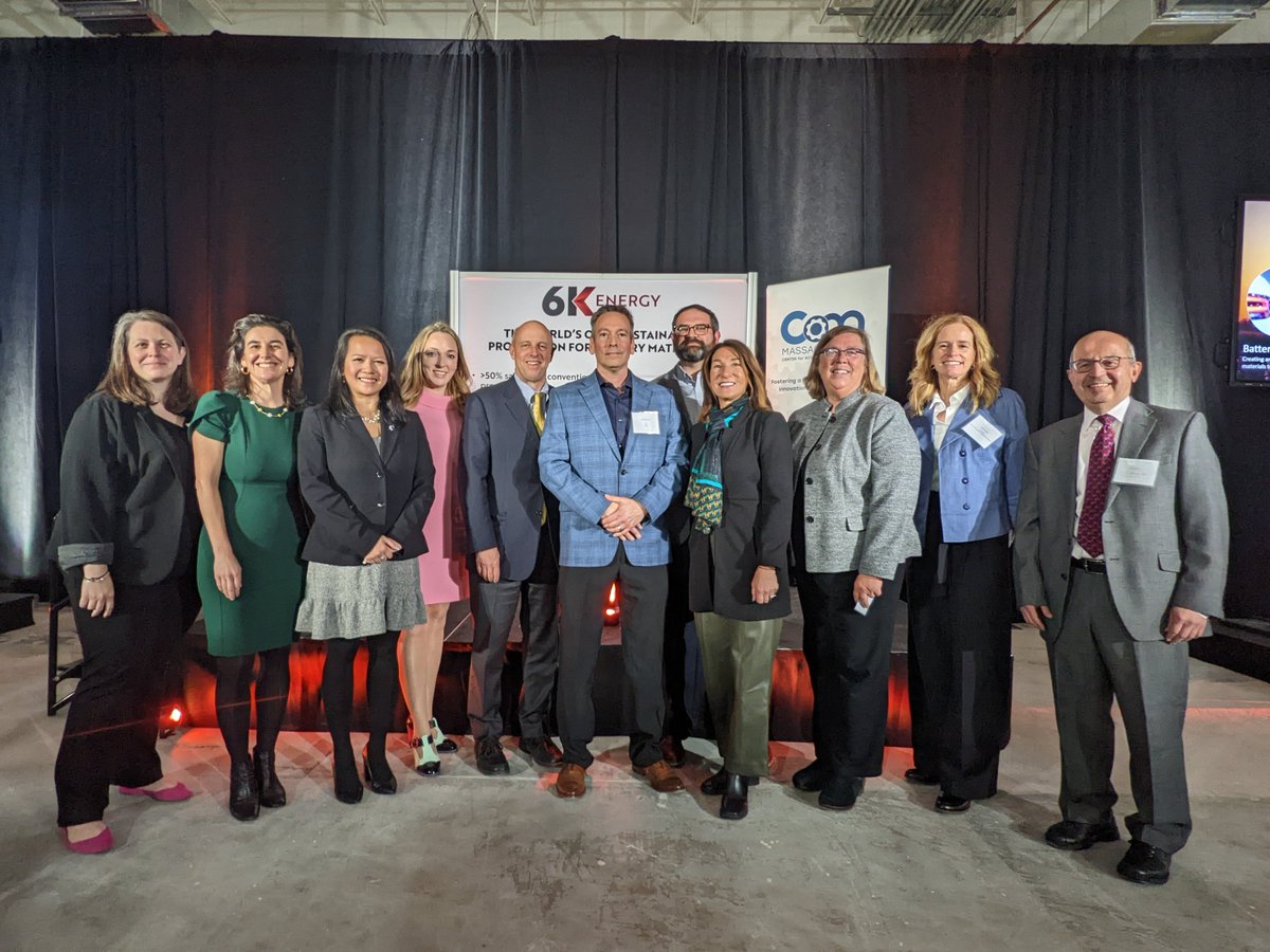 MassEOED's tweet photo. Hand delivering an #advancedmanufacturing grant award to North Andover's @6kInc, a stellar #MadeInMA company, to boost their production of advanced materials that are used in additive #manufacturing and in the production of battery storage tech. #MAmfg https://t.co/ftUnHOOSof https://t.co/gJ5Pb3U22Y