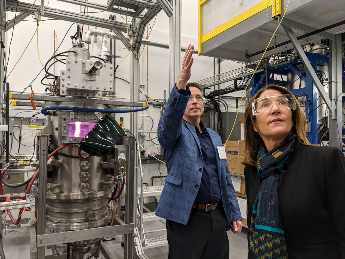 MassEOED's tweet photo. Hand delivering an #advancedmanufacturing grant award to North Andover's @6kInc, a stellar #MadeInMA company, to boost their production of advanced materials that are used in additive #manufacturing and in the production of battery storage tech. #MAmfg https://t.co/ftUnHOOSof https://t.co/gJ5Pb3U22Y