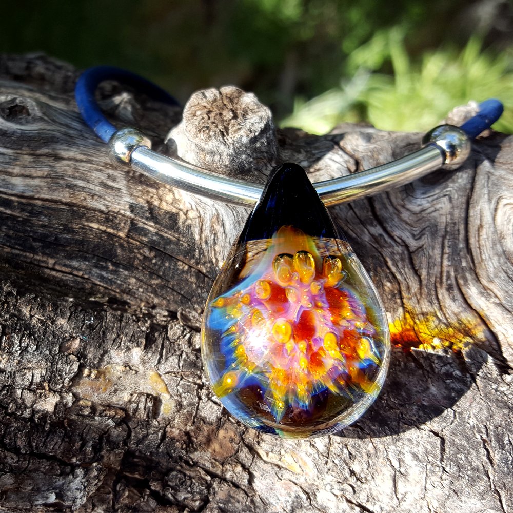 oliklom's tweet photo. Amazed how the light shines through the glass and onto the olive tree. The glass is 100 %transparent and all the colours you can see are generated from gold and silver fumes trapped into a honeycomb structure in the glass. I just looove making these 🌞
#Glassblown #NFTs #Bigbang https://t.co/N7HBKcmqaR