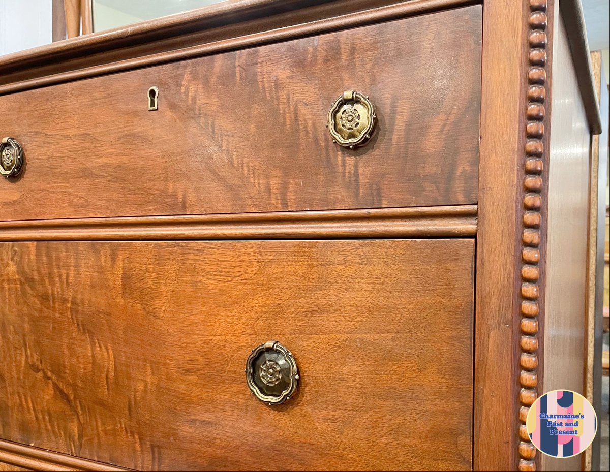 charmainesVic's tweet photo. The wood grain that decorates the front of these drawers is as beautiful as can be on this fabulous mahogany dresser!
See more on our website: 
https://t.co/AJNUnsqleU

#antiquemahogany #antiquedresser #mahoganydresser #shoplocalyyj #victoriabc #yyjvintage #charmaines https://t.co/MXv9MXaYM5