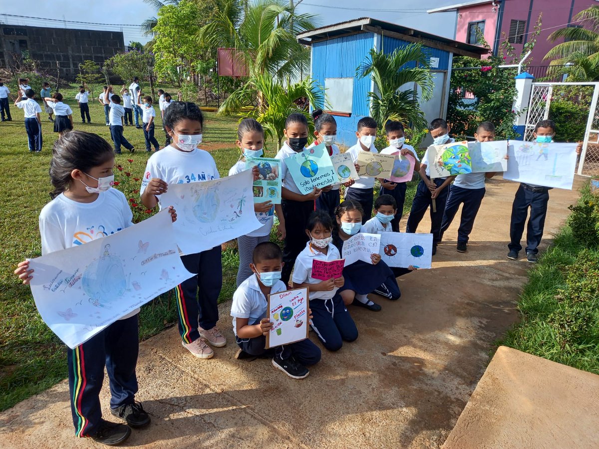 📌 Nueva Guinea
Estudiantes del centro educativo Rafael Rosales Aguilar 💫 realiza mensajes de protección a la flora y la fauna🌻🐱🐯
Desarrollando el programa "Me expreso, Aprendo y Me Divierto" ☺️
#VeranoAmorAlegria 
<a href="/minednicaragua/">Ministerio de Educación Nicaragua</a>