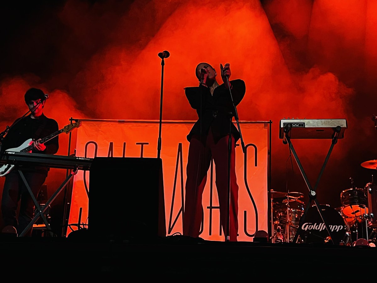 mamidesigns's tweet photo. Amazing singing from @SaltAshes supporting @goldfrapp at @theusherhall 

# https://t.co/AHrEo3cMXQ
