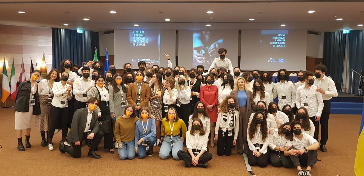 elenabonetti's tweet photo. È stato davvero emozionante ascoltare gli interventi dei giovani delegati al Consiglio d’Europa e le voci dei ragazzi del “Coro che non c’è” intonare una canzone per la pace in Ucraina. #CoE4Children https://t.co/XE5q2Yofho