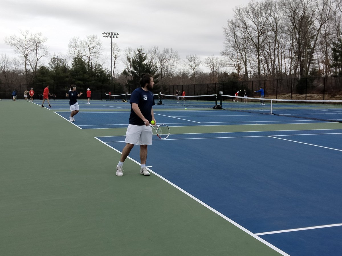 MedwayAthletics's tweet photo. Matt Palos in action at 1st singles https://t.co/jPH2WAZkxE