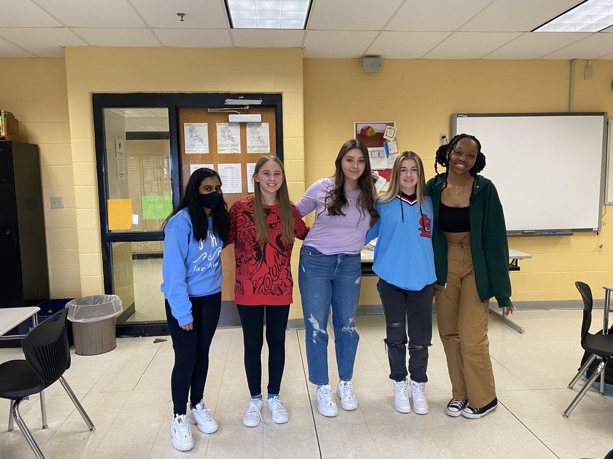 ShellyParks5's tweet photo. First meeting in the books for the 22-23 @StuCoFHN officers. This is going to be another great team of leaders! https://t.co/b1X1Ts0Y9W
