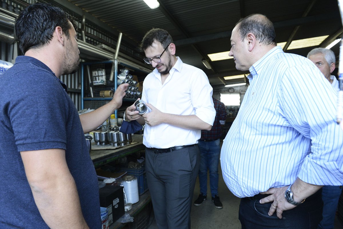 JCuattromo's tweet photo. Cerramos dos jornadas de trabajo en el oeste bonaerense en el partido de #Pehuajó, donde junto al intendente @PJZurro visitamos la Metalúrgica Ilari.
Al igual que otras 15 mil #pymes, esta empresa también utiliza las líneas #RePyme de @bancoprovincia para crecer.
#AcáSeProduce https://t.co/kaaOGjzaze