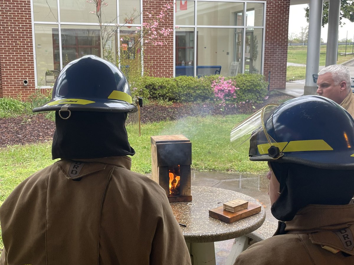 GlennFire's tweet photo. At the “Ole Glenn Firehouse” today, Batt. Chief Joe Ramsey with WSFD came by and performed a live presentation of fire behavior. The students learned first hand how fire grows and develops. #startingthejourney #futurefirefighters #futureleaders #GHSFA https://t.co/PwrQfOdSl7