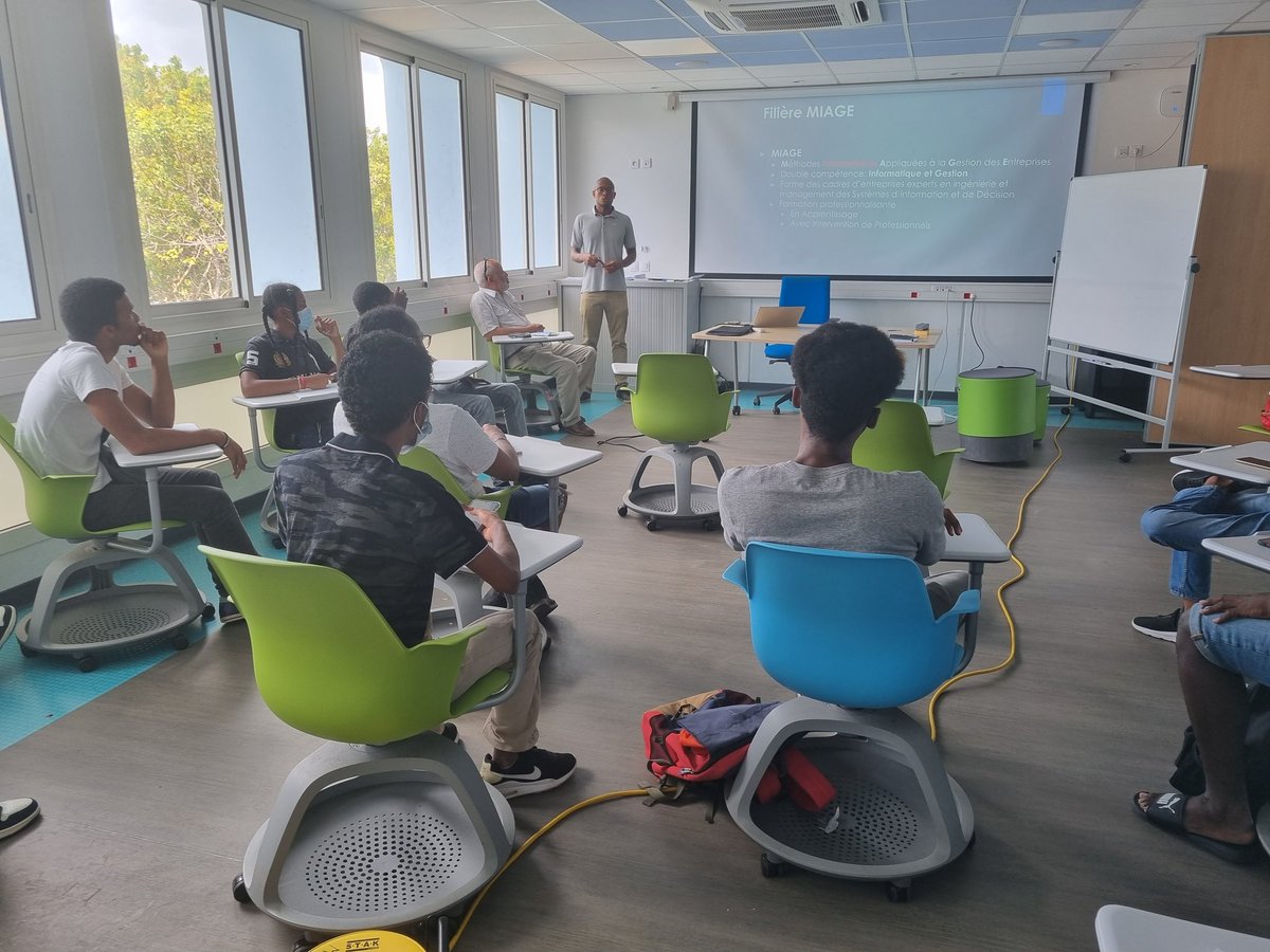 LebraveLaetitia's tweet photo. #miage #apprentissage #formationprofessionnelle 

Réunion d'information des #BTS SIO et SN autour de la Licence 3 #Miage à l'@UnivAntilles avec le @GretaGuad 

@CorinneFlavier @RinaldoGilbert @ErickStattner https://t.co/5N2MAhHDVz
