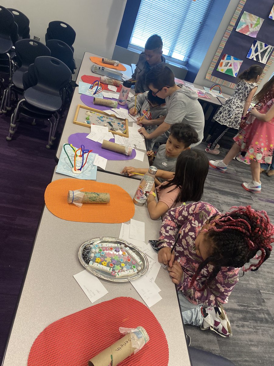 We got to attend an art walk put on by <a href="/mshalegillroy/">M'Shale Gillroy</a> amazing artist. Kids were able to view multiple mediums of art and leave well thought out comments for our pre-k artist. It will be out tomorrow too if you wanna come see it for yourself! #isdstrong
