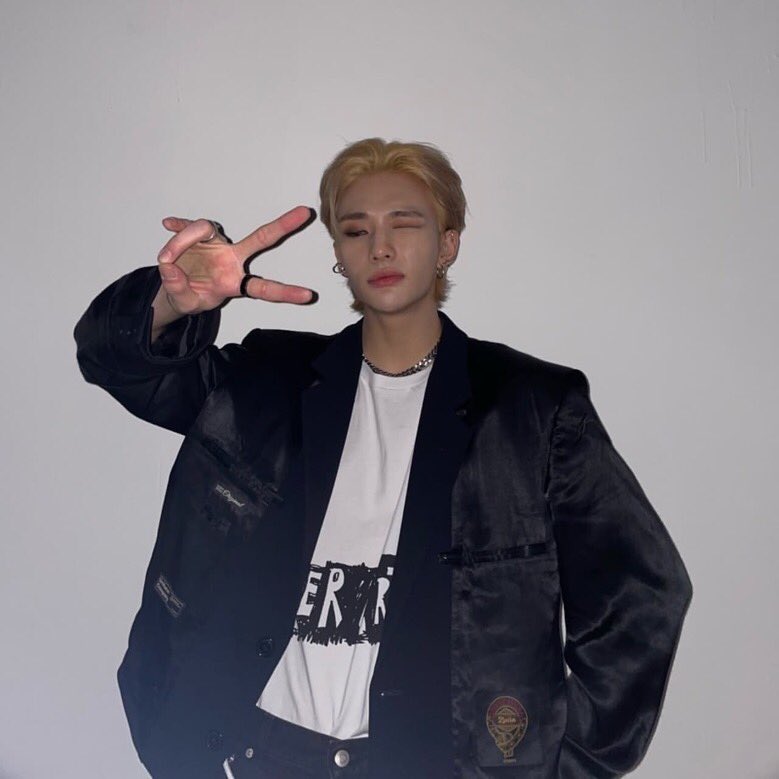 elskerrpg_'s tweet photo. ¹       𝐧𝐞𝐰 𝐮𝐬𝐞𝐫 
                            hyunjin | skz
                       ⤶
                dawson haniel; 20

ᦈ bi | il/lui
ᦈ 22.06.01; ♋︎
ᦈ américain - coréen 
ᦈ devil’s advocate by the nbhd
ᦈ beetlejuice
ᦈ âme soeur/amitié 
⠀⠀
⠀⠀@anxietyspacesk https://t.co/eCNr8YPm4W