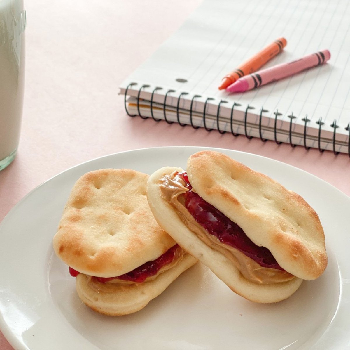 Could PB&amp;Js get any cuter!?
Naan Dippers make for the perfect bite-sized lunch or snack.
Added Bonus: No Crust!

#PBJ #peanutbutterandjelly #easysnacks