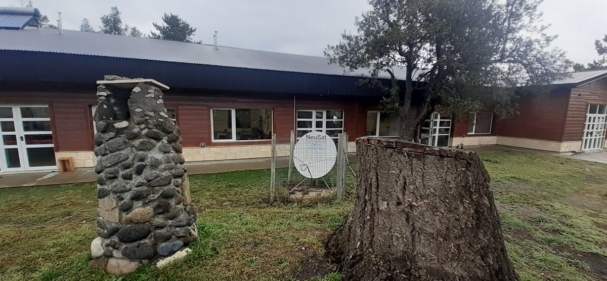 OPTIC_Nqn's tweet photo. #ahora tecnicos de OPTIC realizaron mantenimiento de los servicios #NeuSat mejorando la conectividad de la #escuela252 de #Paimun. Internet + WIFI + VoIP. Seguimos fortaleciendo las Tics en Escuelas Rurales #MinGobiernoyEducacion
#NeuquenProvincia
@OLlancafilo @MPanicciaok https://t.co/GLURuazqw2
