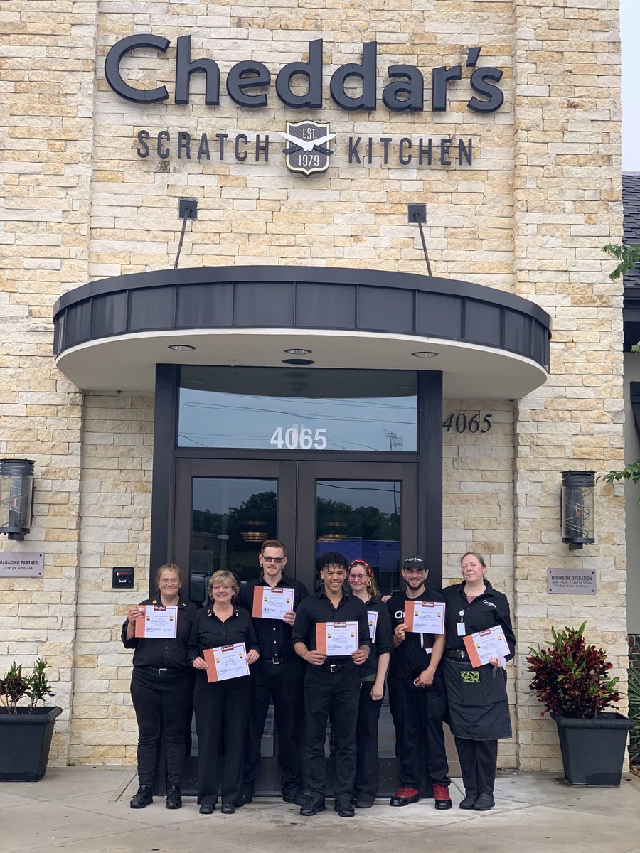 Help me welcome our newest round of certified trainers to @cheddarskitchen #TeamOcala #TeamCheddars!!! We had fun while making sure they were prepared to teach Cheddar’s future provide that WOW 🤩 experience to our guests! I can’t wait to see them shine!