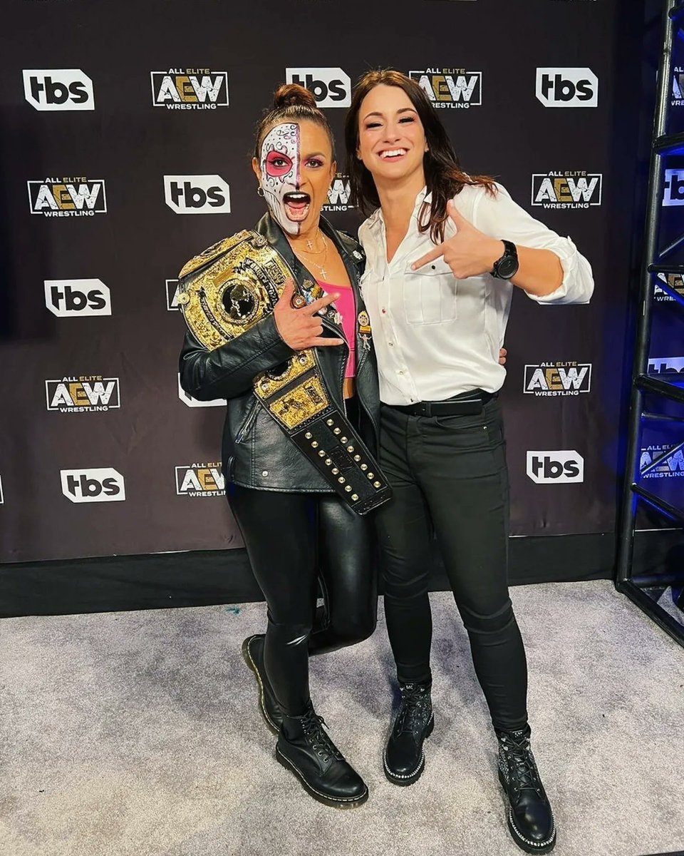 KaylaSparks247's tweet photo. So much love and respect for THE NEWWW @AEW Women's Champion @thunderrosa22!!! 🤟🔥 SO PROUD of you my SOUL SISTER!!! 🙏🥰 I love you so much!!! 💖🥰 #TheChampIsHere #LaMeraMera #ThunderArmy #HardWorkPaysOff #ChaseAfterIt #BelieveInYou #July22BDays #CancerBabies ♋️ 🌌 https://t.co/WbhZHZra1j