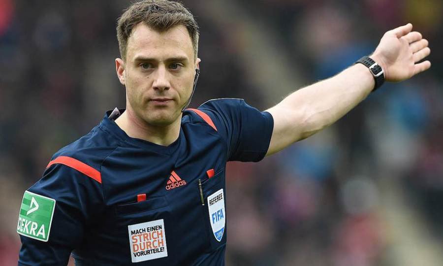 UberWestHam's tweet photo. German referee Felix Zwayer who tonight sent West Han’s Aaron Cresswell off, was once caught in a match fixing scandal where he accepted a bribe.

How on Earth is someone found guilty of that in the past allowed to referee at this level? https://t.co/OXVnd7ZY85