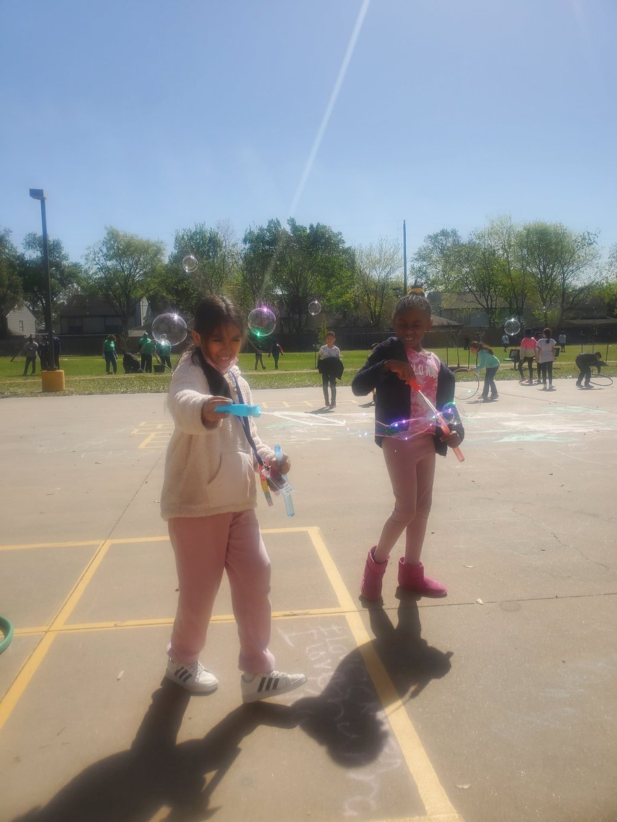 Bubble Party Fun at Recess! #PBIS #BangBears