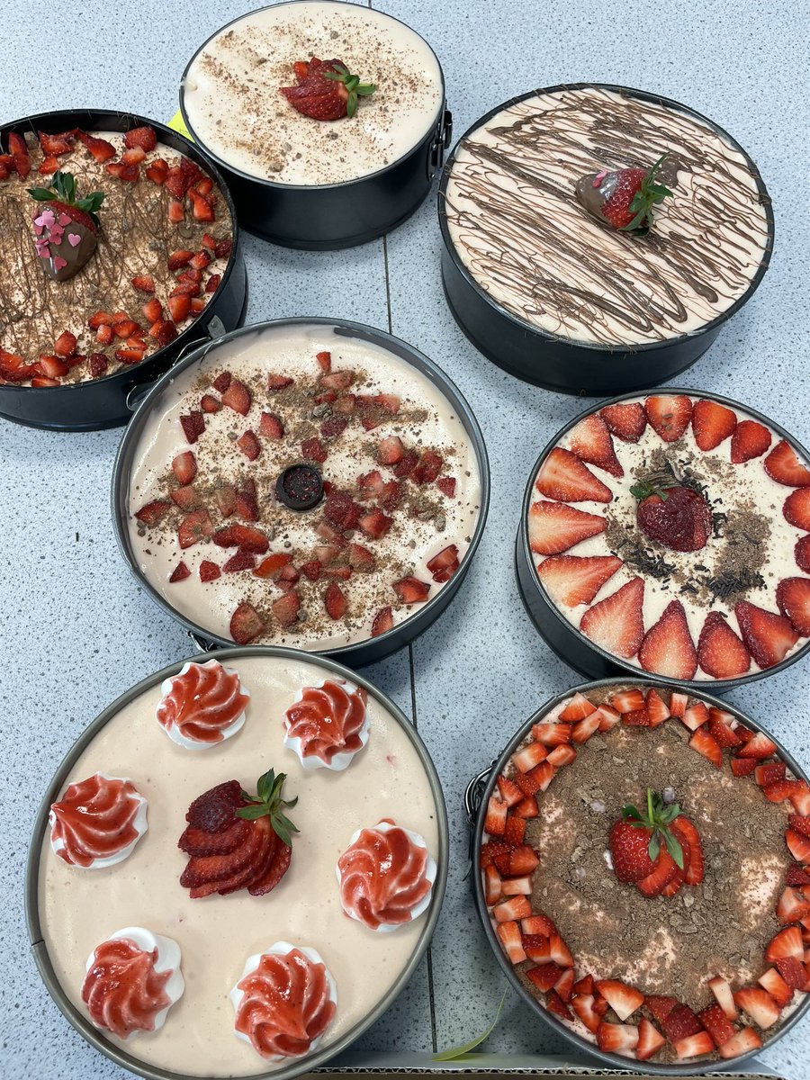 12ETHDNA's tweet photo. Sensational strawberry cheesecakes, set and decorated beautifully by Yr10 @nieperacademy food students. I hope they tasted as delicious as they looked! 🍓🧀🍰 https://t.co/CziV5zwNTL