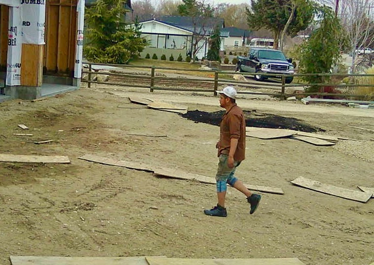 AdaCoSheriff's tweet image. Do you recognize these men? Here they are stealing equipment from a home under construction in the State Street/Star Road neighborhood on March 18. 
We're asking anyone with information to call Star Police at (208) 908-5467 or email jsteele@adacounty.id.gov