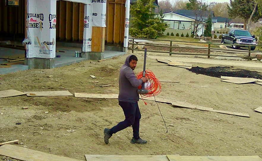 AdaCoSheriff's tweet image. Do you recognize these men? Here they are stealing equipment from a home under construction in the State Street/Star Road neighborhood on March 18. 
We're asking anyone with information to call Star Police at (208) 908-5467 or email jsteele@adacounty.id.gov