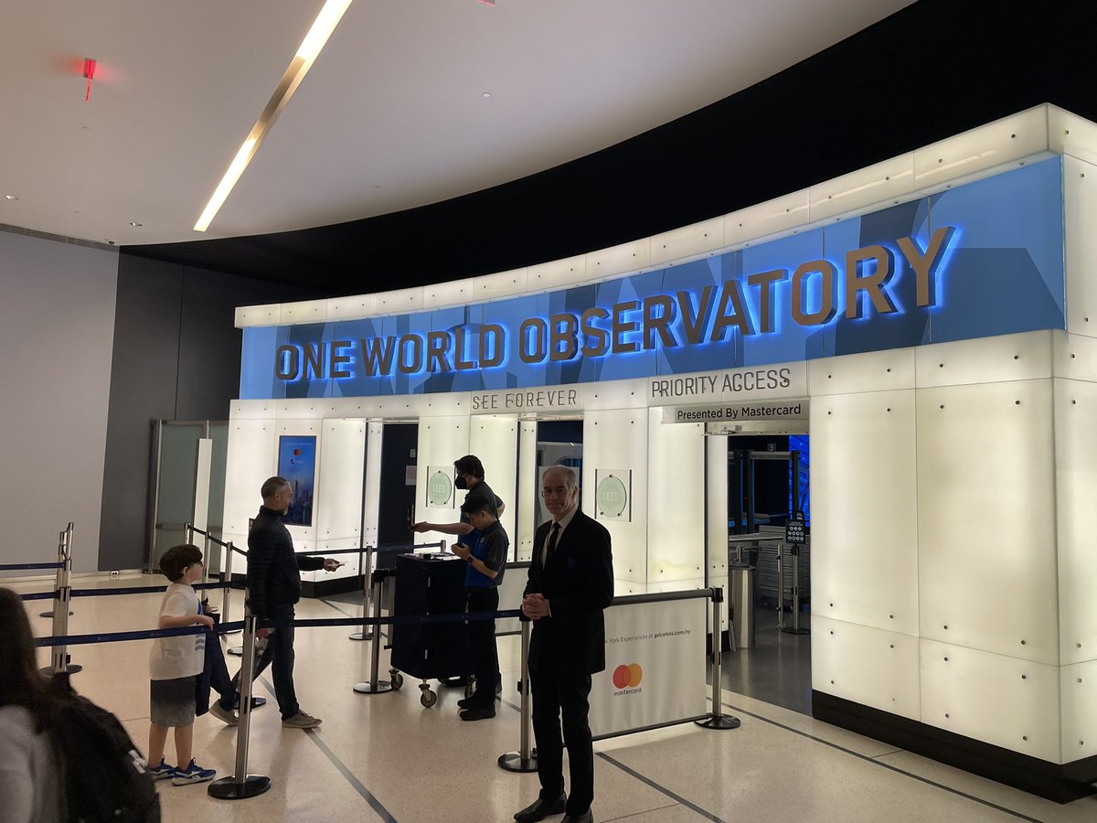 EdinaChoirs's tweet image. One World Observatory! Check out that view! #denseclouds #rainout #funanyway 🤪☁️