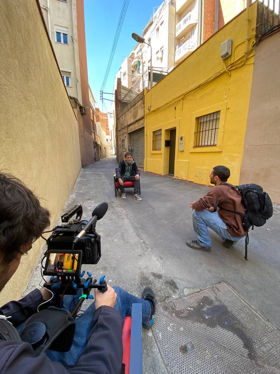 InerciaDocs's tweet image. Estem mans a l'obra! 🛠🎥

En breu presentem el nou projecte en què estem immerses des dels carrers de Sants-Badal ⏳

Quins impactes té la remodelació urbanística, l'afectació i l'expropiació en les formes de vida, els vincles comunitaris i la lluita d'un barri?

#resistintalpla