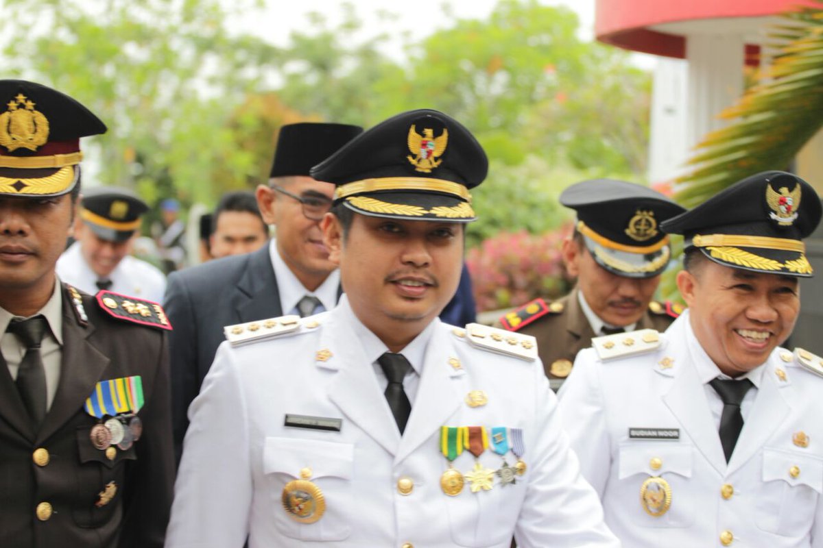 TuaRubah's tweet photo. “Kita sebelumnya sudah mengajukan surat juga itu surat pertama kita di tanggal 16 februari 2022 tentang memohon keadilan dan tindaklanjut dugaan tindak pidana korupsi,” kata Lucky seusai menyerahkan surat untuk Dewas KPK.

#mardanimaming #TambangTanahBumbu https://t.co/YIaNJpxD5h