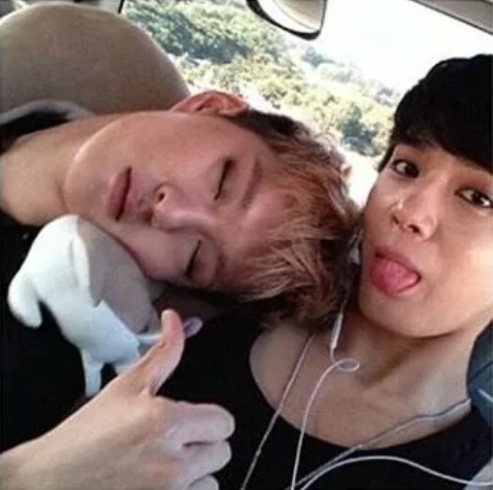 dailypensub's tweet photo. Changsub and Peniel leaning on each others shoulder.
A must needed #Pensub thread https://t.co/7jh6cHbhkw