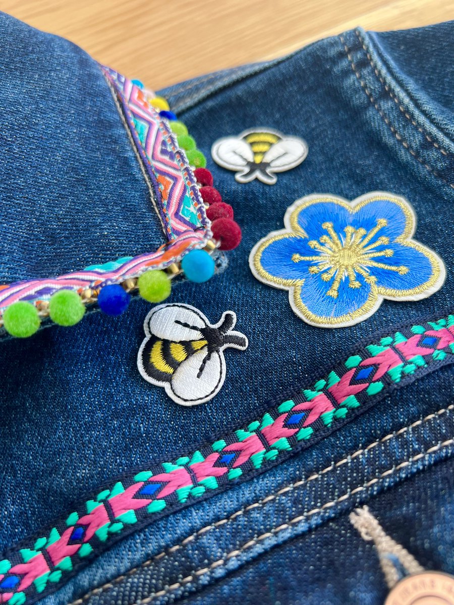 Glastosista's tweet image. New bespoke unique design jacket - size 8 for a lovely lady’s daughter ready for Glastonbury Festivals! Glastonbury Festival Fans #festivalready #festivaljacket #festivaldenimjacket #glasto22 @glastonbury @emilyeavis @festivalglasto