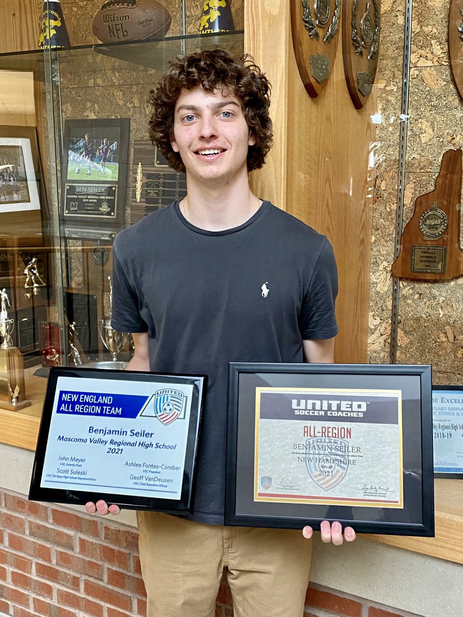 MascomaRoyalsAD's tweet photo. Senior Ben Seiler received his New England All Region Soccer Award this afternoon by United Soccer Coaches. A special recognition given to a select group of NH soccer athletes. Congratulations on this incredible accomplishment. The first in school history! 👑⚽️ #mascomaproud https://t.co/thLIevcBiI