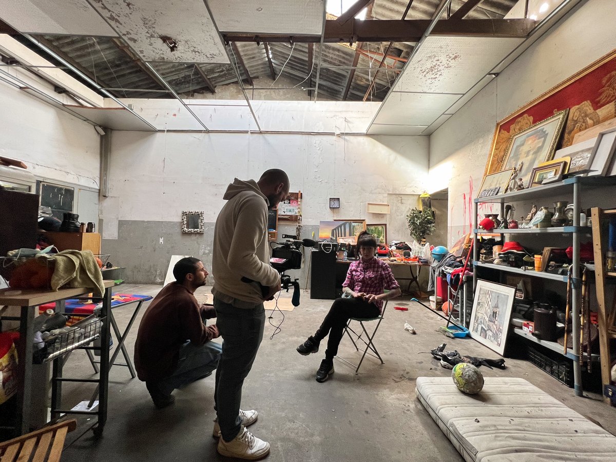 InerciaDocs's tweet image. Estem mans a l'obra! 🛠🎥

En breu presentem el nou projecte en què estem immerses des dels carrers de Sants-Badal ⏳

Quins impactes té la remodelació urbanística, l'afectació i l'expropiació en les formes de vida, els vincles comunitaris i la lluita d'un barri?

#resistintalpla