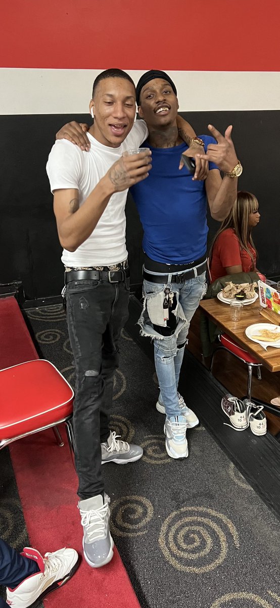 DaRealBallda's tweet image. Niggaz was to busted🤣🤣💯