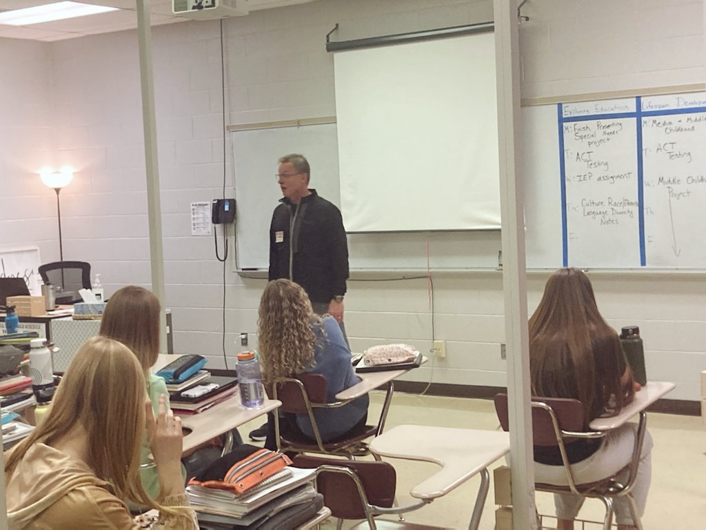 HosaNorfolk's tweet photo. Thank you so much, Dr. Bertus! It was a pleasure having you speak with Hosa members about your career as an anesthesiologist. #NorfolkHosa #npspanthers #anesthesiology https://t.co/5cIruqOClb