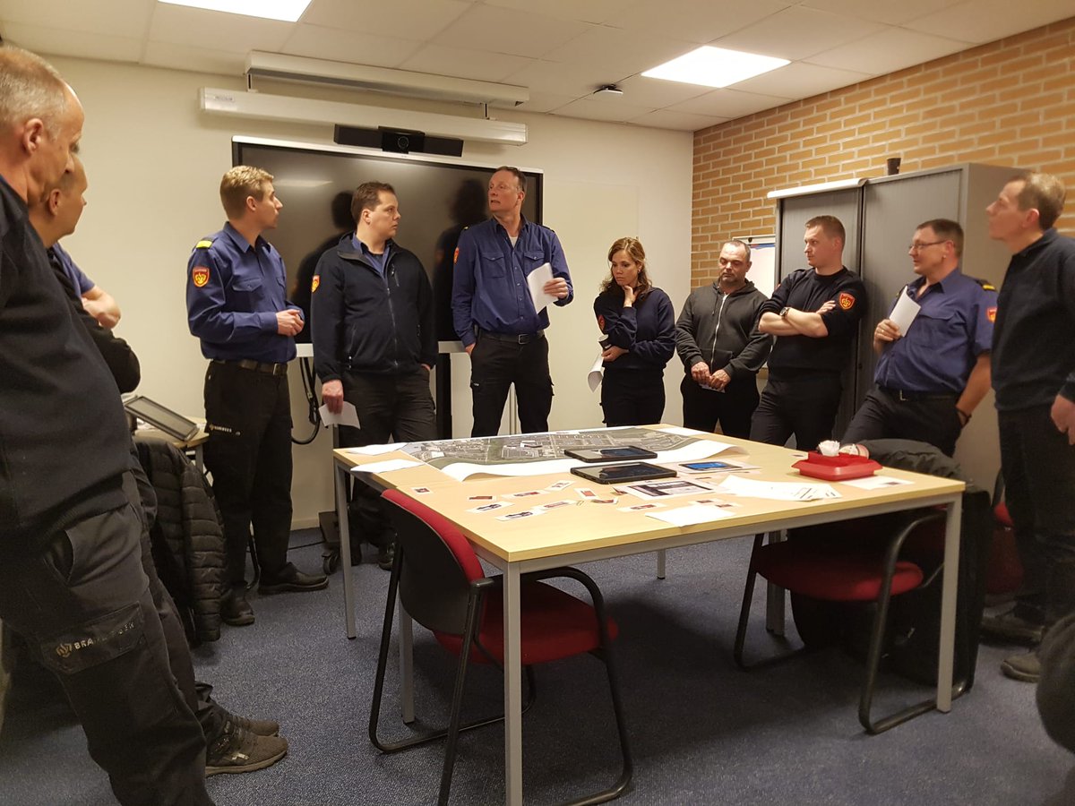 Logistiek is de motor achter incidentbestrijding. Vanavond oefenavond voor de bezetting van het logistieke peloton <a href="/BrandweerZHZ/">Brandweer Zuid-Holland Zuid</a>.  Waardevol om inzicht te krijgen in elkaars werkwijzen en processen.  #vraaggestuurdopschalen #GBOSO