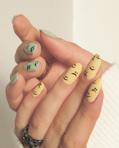 MTMorganTaylor's tweet photo. Make your manicure your very own personal mood board 😃☹ @rainy_day_nail used Mint Chocolate Chip to create this expressive mani 💚 Shop this shade by clicking the link in our bio! #MTMorganTaylor #MorganTaylorLacquer #MintChocolateChip #MintNails ##SmileyFace #SadFace https://t.co/mK2ZAoBXiE