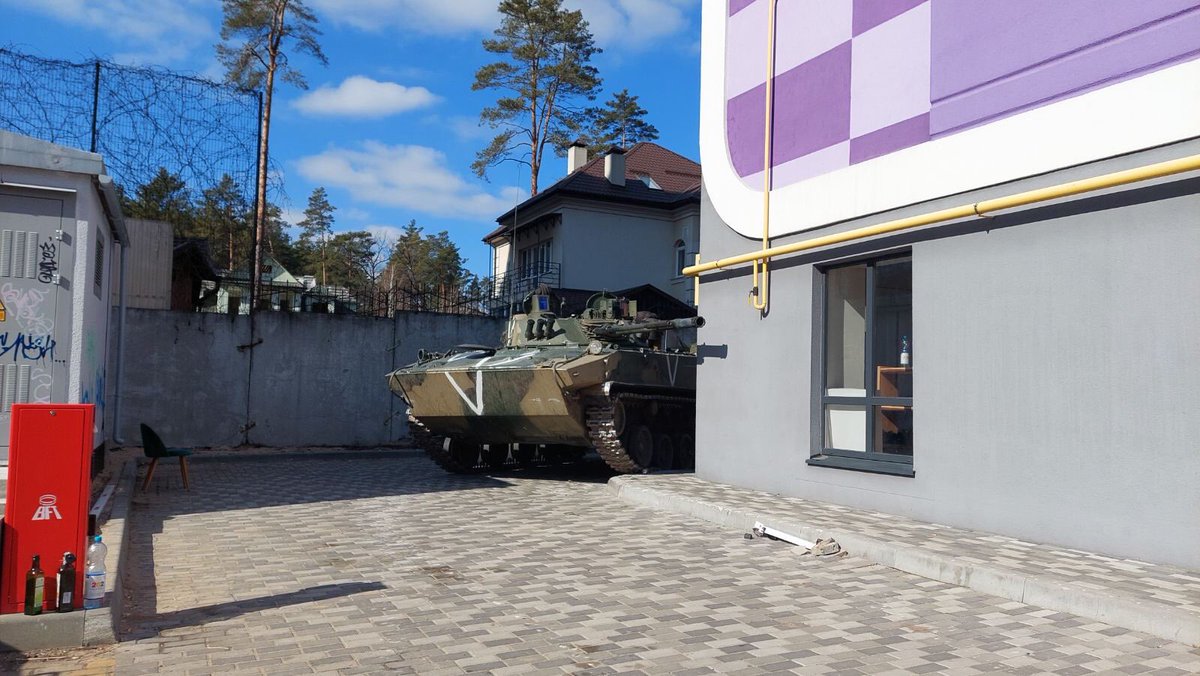 Hromadske's tweet photo. After the de-occupation of the Kyiv Oblast from the Russian invaders, locals began sharing their photos and videos taken during the occupation https://t.co/8XpAvbz0kd