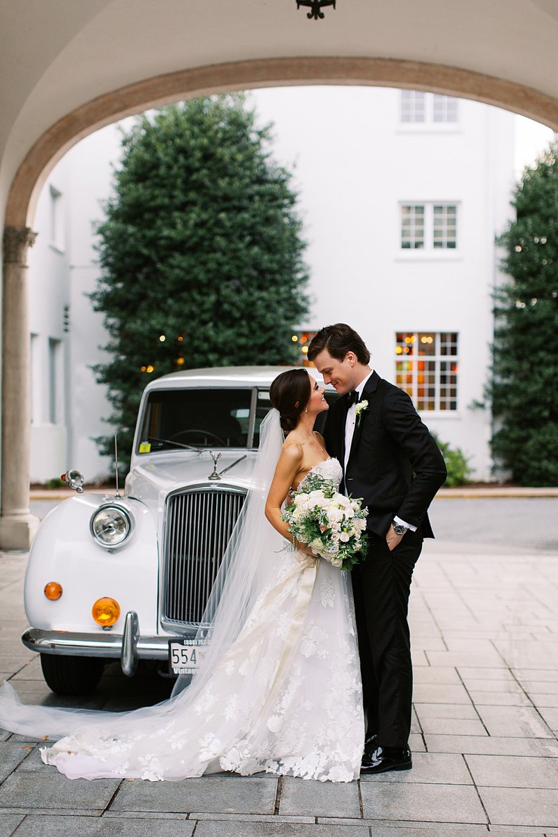 _SarahBradshaw's tweet photo. Today on the journal: A Golf-Lovers Wedding at Congressional Country Club https://t.co/C7Wqu0ZpyT https://t.co/fmkeoQN62g