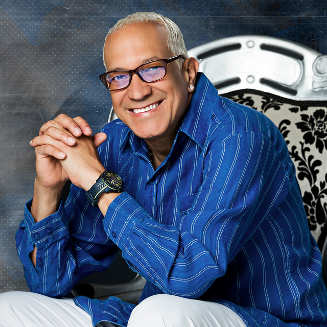 💃🎶 ¡Bienvenidos a una noche más de #ConversandoLaSalsa con <a href="/TellezRobert/">🎙 Robert Téllez M 🎧</a>! Nuestro invitado de hoy es <a href="/osvaldoromanpr/">Osvaldo Roman</a>

Cuéntanos, ¿cuál es tu canción favorita de esta artista?

¡Sintonízanos! 📻➡ bit.ly/2OHd9xB