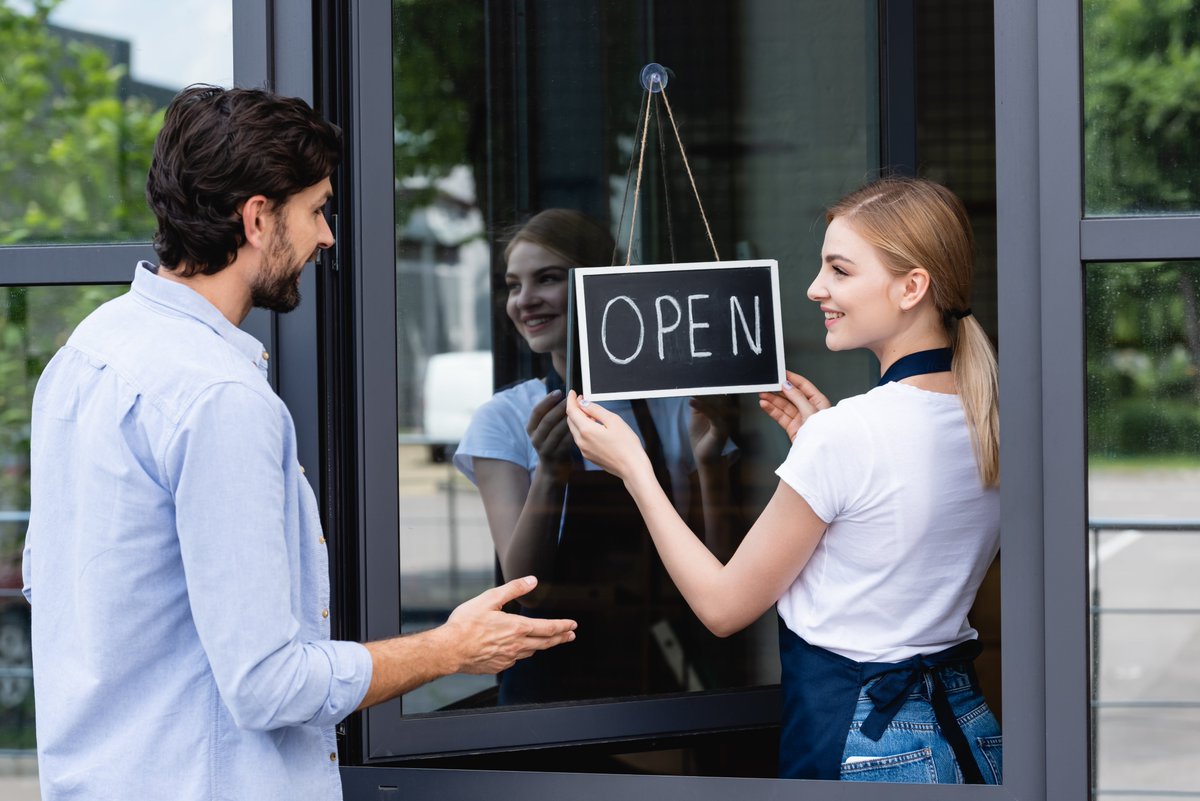 UofCr4kids's tweet photo. Practice #SocialSnacking! Hold a door open for someone, chat with someone new at the dog park, or offer your seat on the bus. Find out more at https://t.co/XsdUPxj8PW #yyc @UofCr4kids @owerkocentre @AllOurFamilies https://t.co/J4olHETNfg