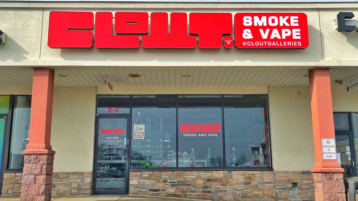 potpornTV's tweet image. WORLDS BEST HEAD SHOP!? (Clout Glass Gallery Tour) youtu.be/NLyXW4fU_Fk via @YouTube