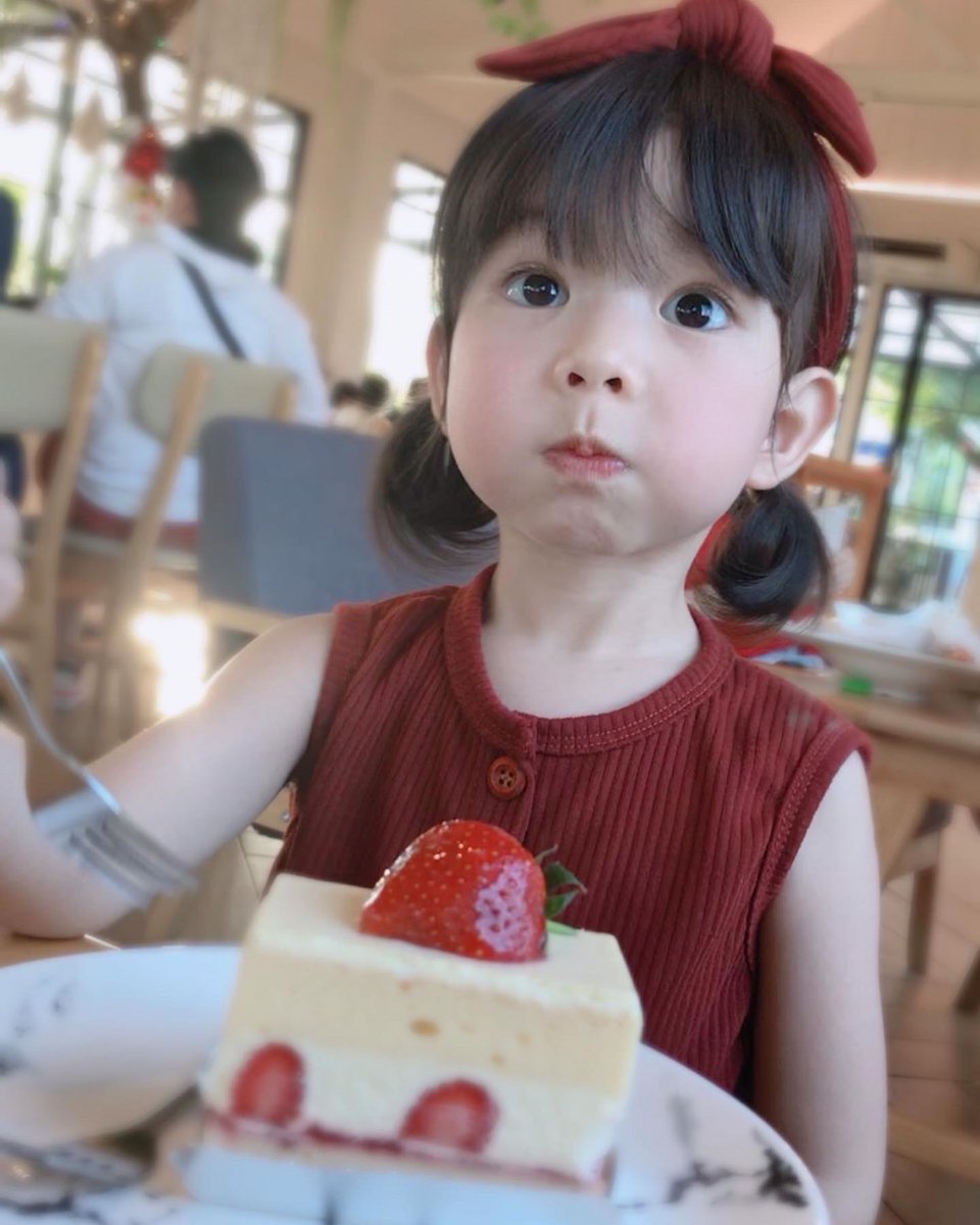 1000000smilesf1's tweet photo. Hannah very surprised that Daddy got many new followers from NFT members, thank you very much Ka😊☺
#1000000smilesforhannah
#NFTTHAILAND
#NFTThaicommunity
#NFTphotographers
#NFT
#NFTWide
#NFTcollections https://t.co/UAQ5JfxThD